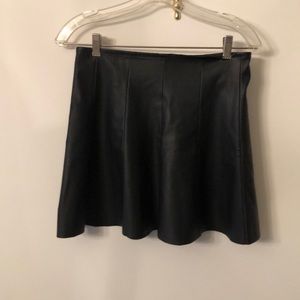 Women’s Guess pleather mini skirt Sz S